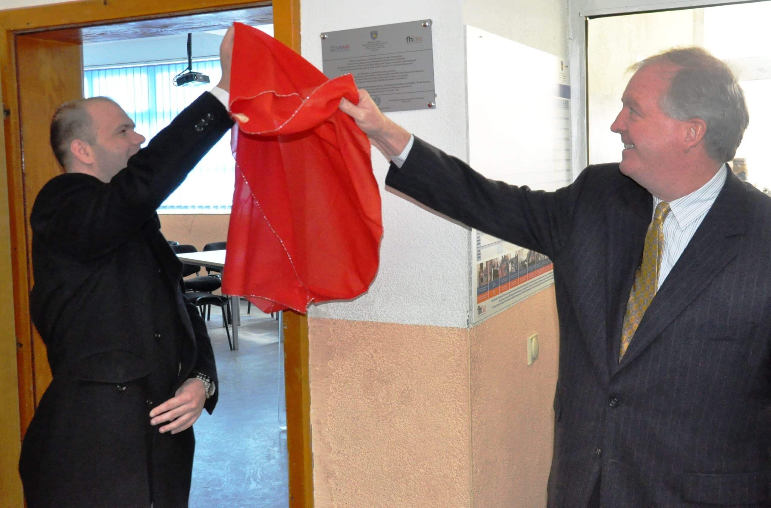 Në Mogillë USAID-i hapi Qendrën për aftësim profesional